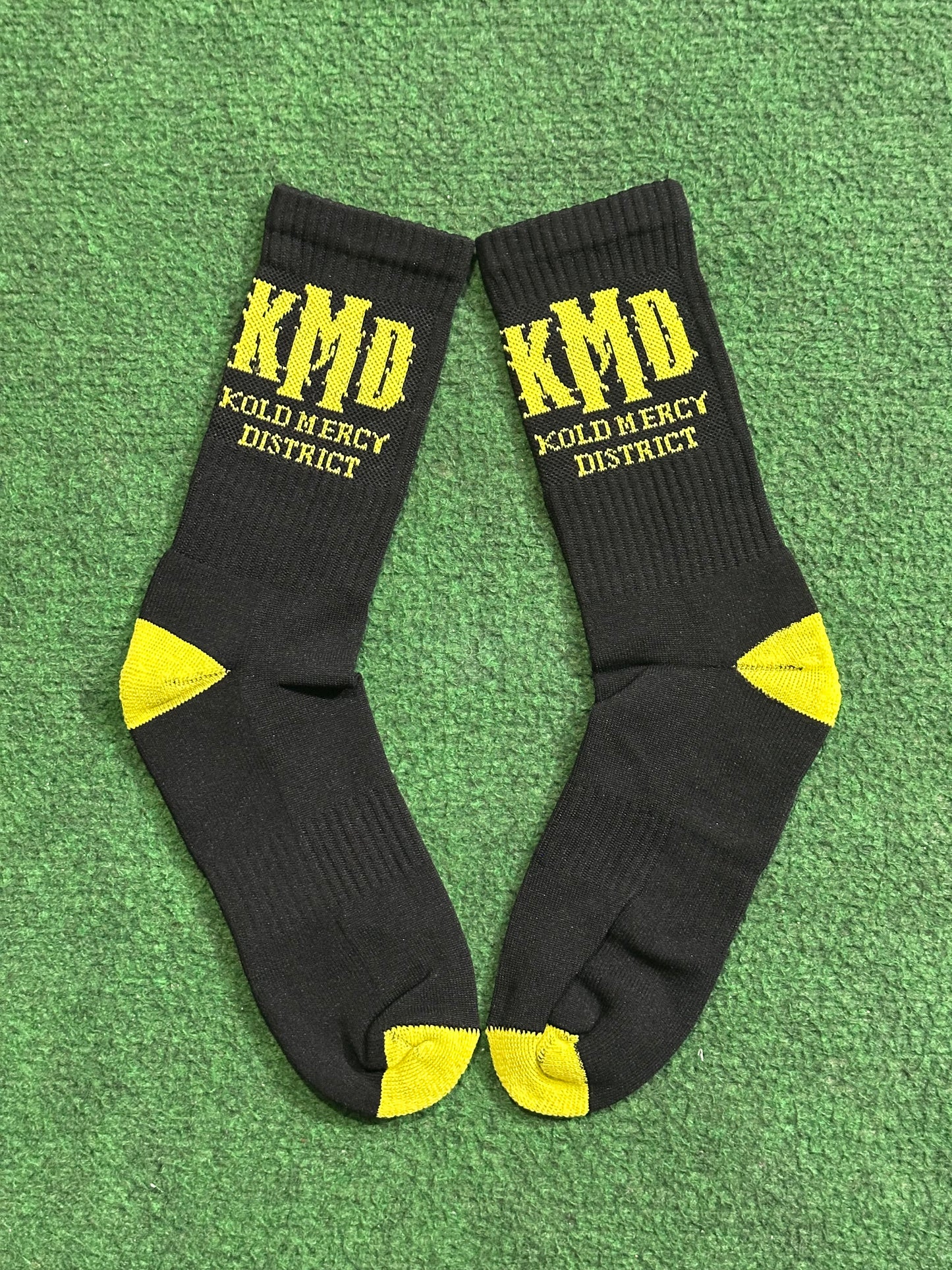 kmd blk/yellow socks